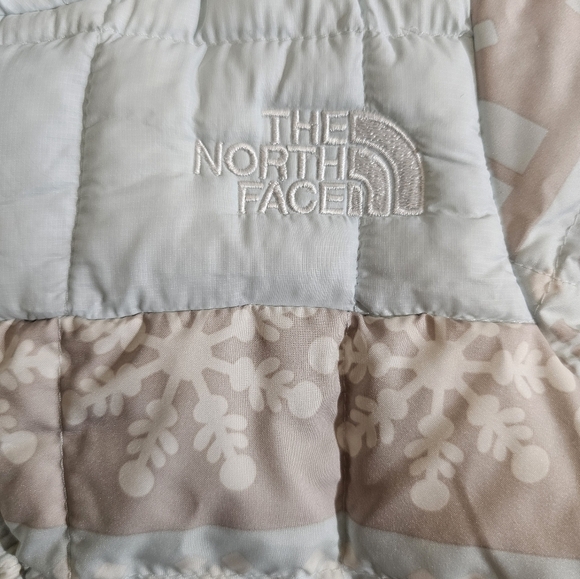 The North Face Thermoball Snowsuit 3-6M Light Blue/Cream MSRP $180 - Picture 4 of 10